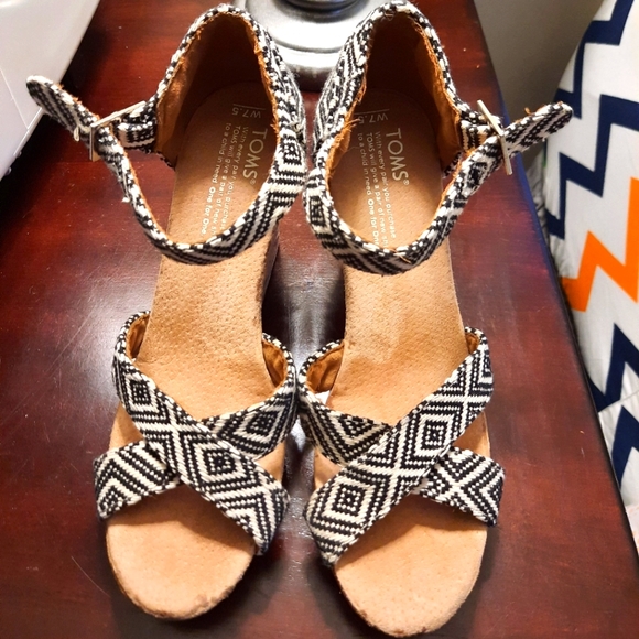 Toms Shoes - Toms wedge sandals 7.5